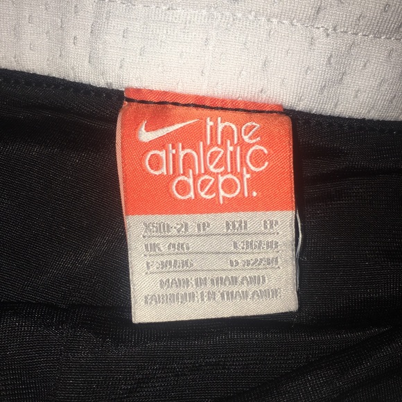 Black and white Nike shorts - Picture 5 of 6